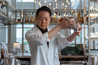 Image of bartender Norihiko Furuse